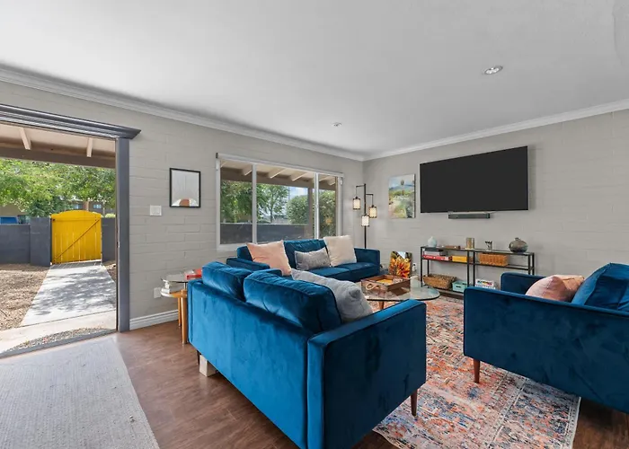 3 Bedroom Oasis W Private Pool In Old Town