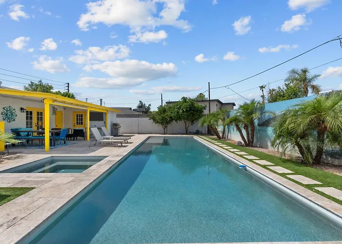 Holiday home 3 Bedroom Oasis W Private Pool In Old Town