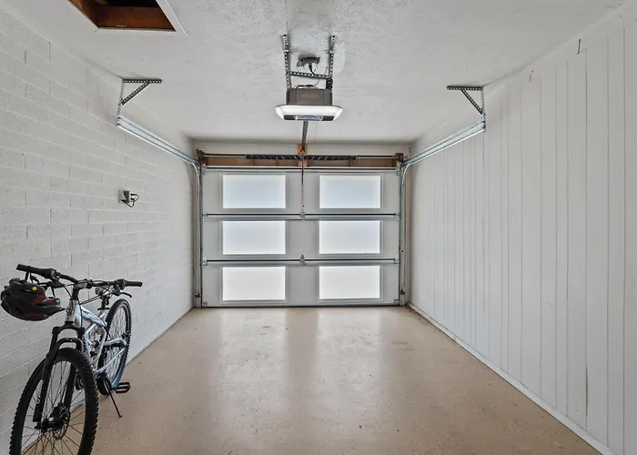 3 Bedroom Oasis W Private Pool In Old Town Holiday home