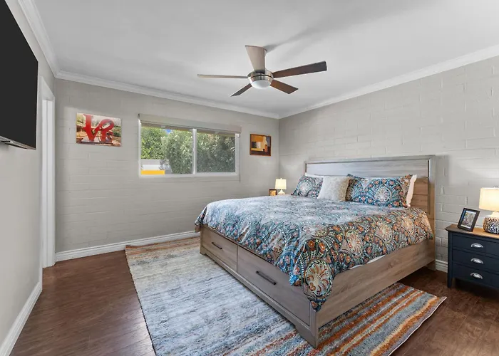 3 Bedroom Oasis W Private Pool In Old Town Holiday home *
