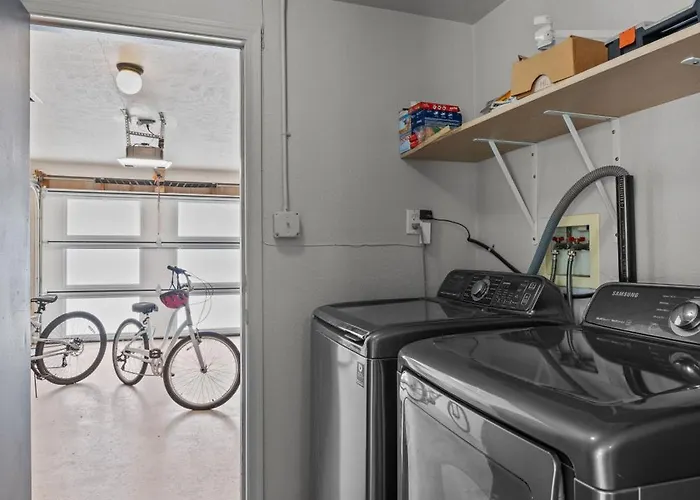 3 Bedroom Oasis W Private Pool In Old Town *