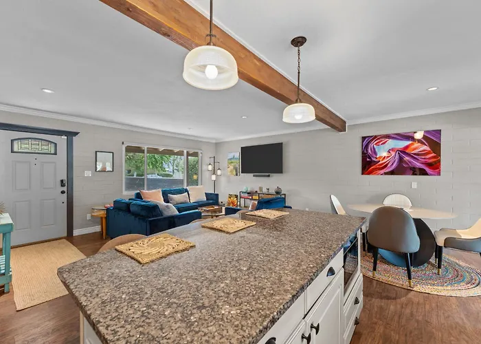 3 Bedroom Oasis W Private Pool In Old Town Holiday home *