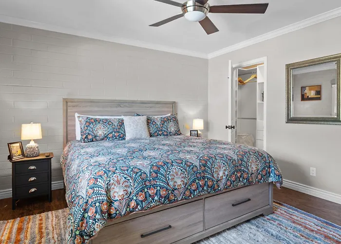 3 Bedroom Oasis W Private Pool In Old Town