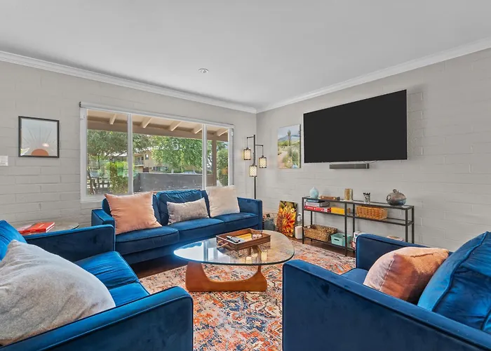 3 Bedroom Oasis W Private Pool In Old Town Holiday home *