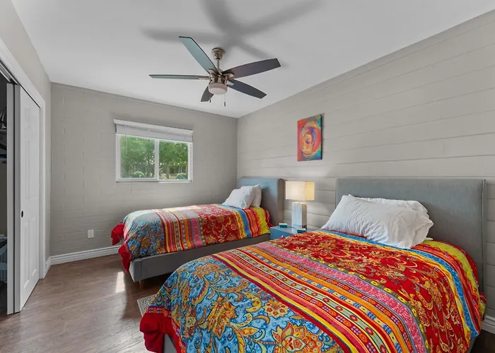 3 Bedroom Oasis W Private Pool In Old Town Holiday home *
