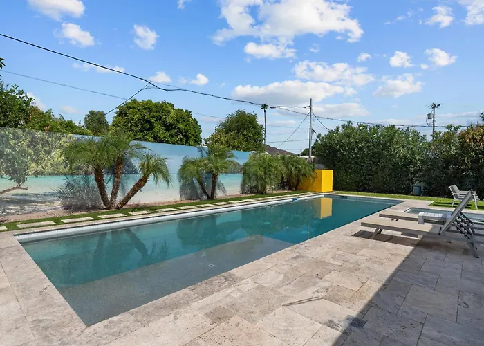 3 Bedroom Oasis W Private Pool In Old Town