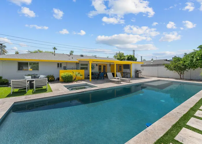 Holiday home 3 Bedroom Oasis W Private Pool In Old Town *